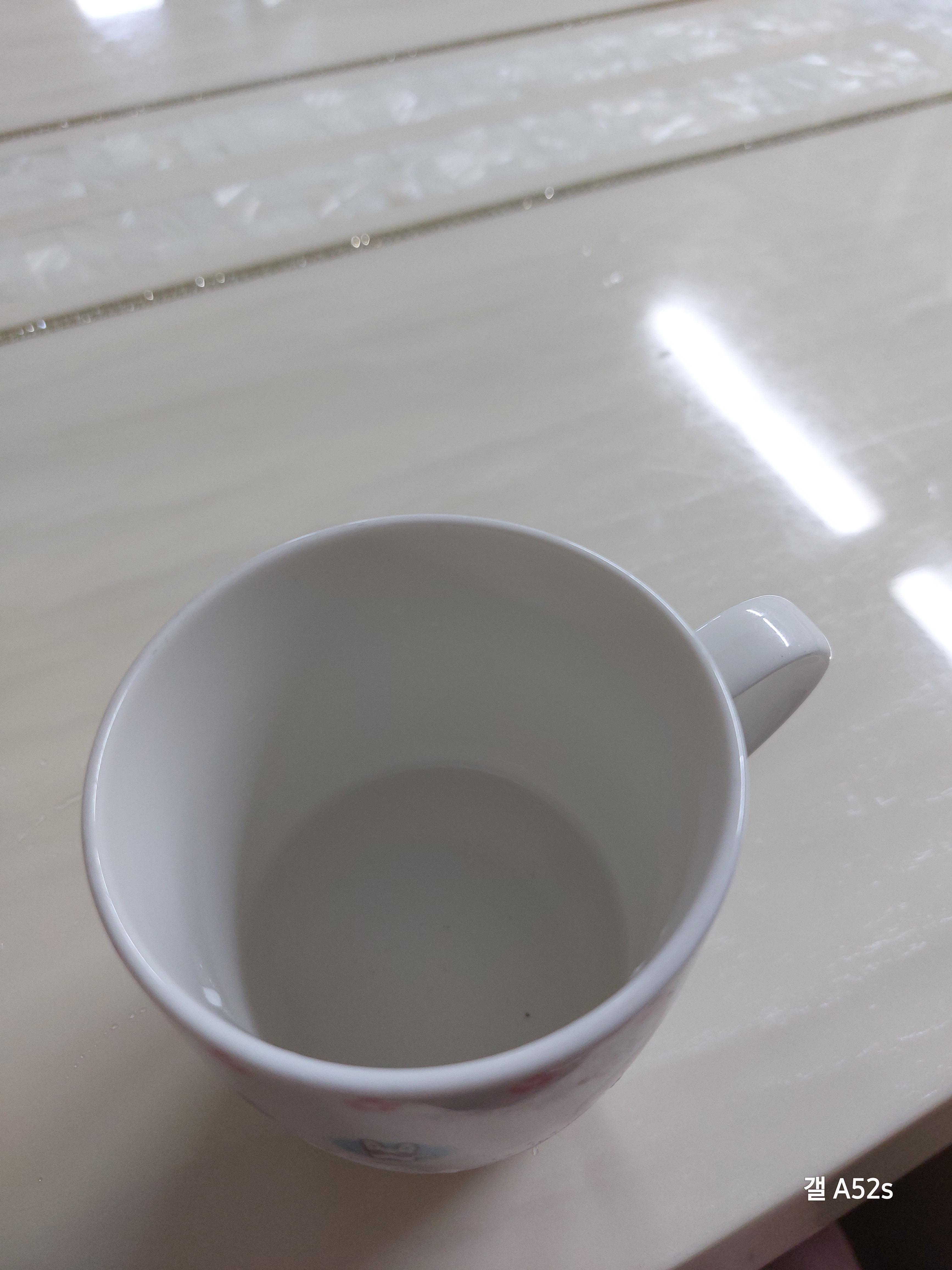 포카리랑 색깔이 동일함.