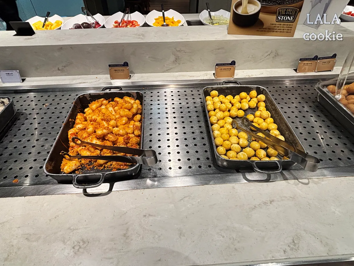 홍대-맛집-애슐리-퀸즈-양식-치즈볼