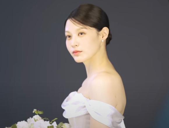 조국 조국혁신당 대표의 딸 조민 씨가 웨딩 촬영 사진이 공개됐다. [사진=유튜브 'minchobae' 캡처]