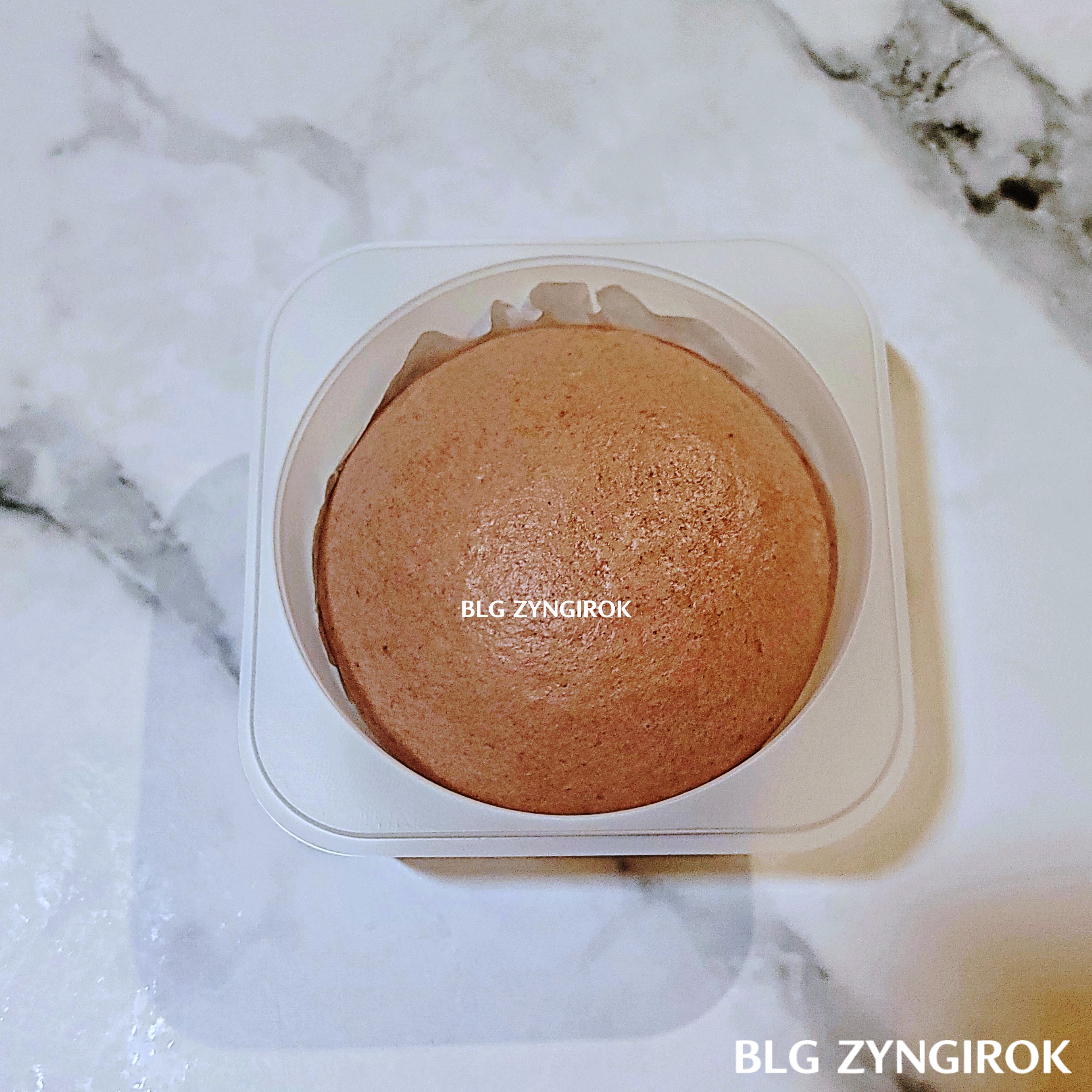 잠만보의 크리미단팥 호빵이 플라스틱 트레이에 담겨있는 모습이다.