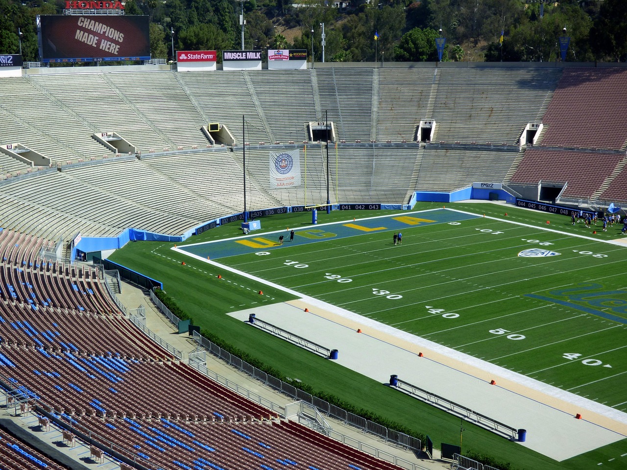 UCLA 미식축구 경기장 사진