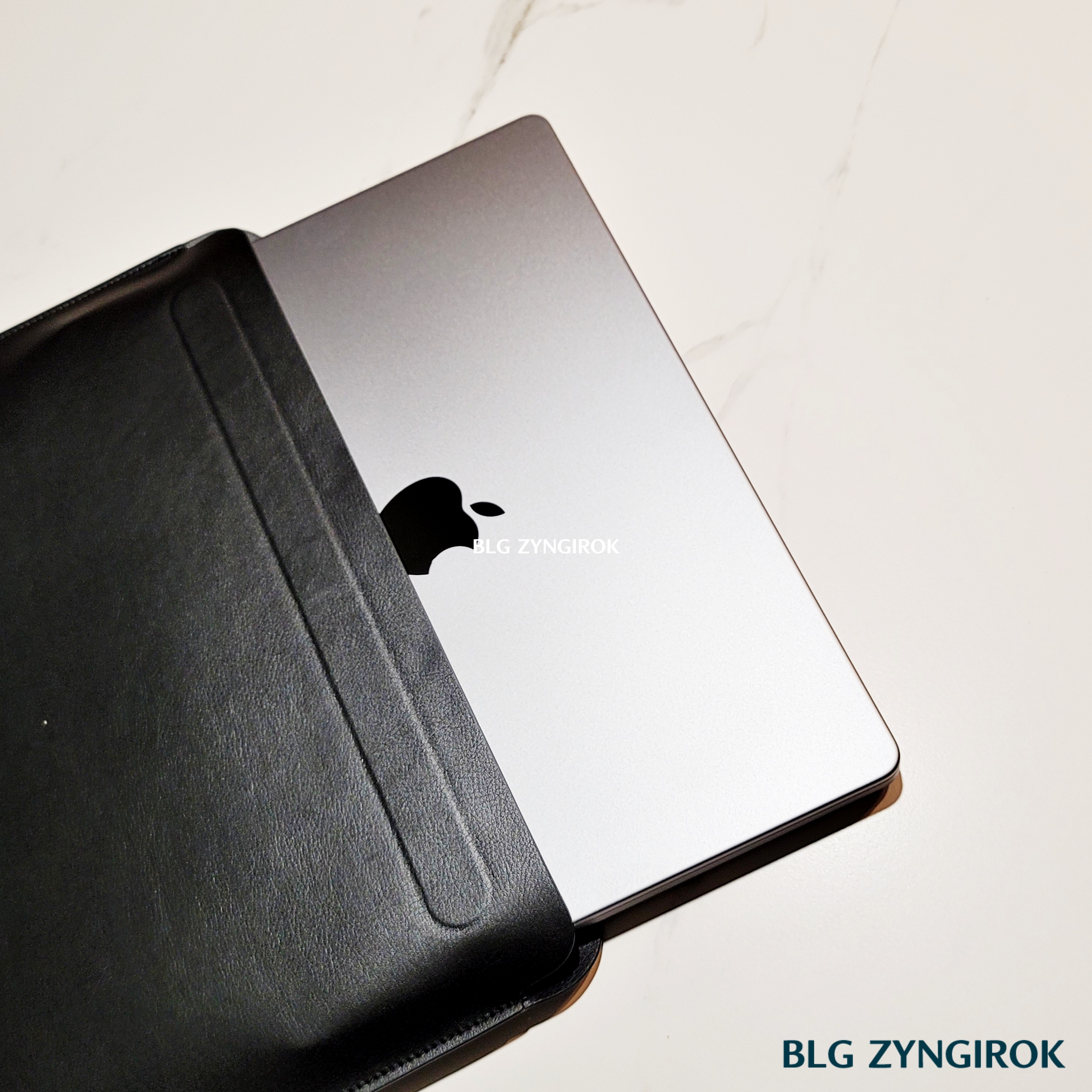 맥북-파우치-skin-pro-2-착장