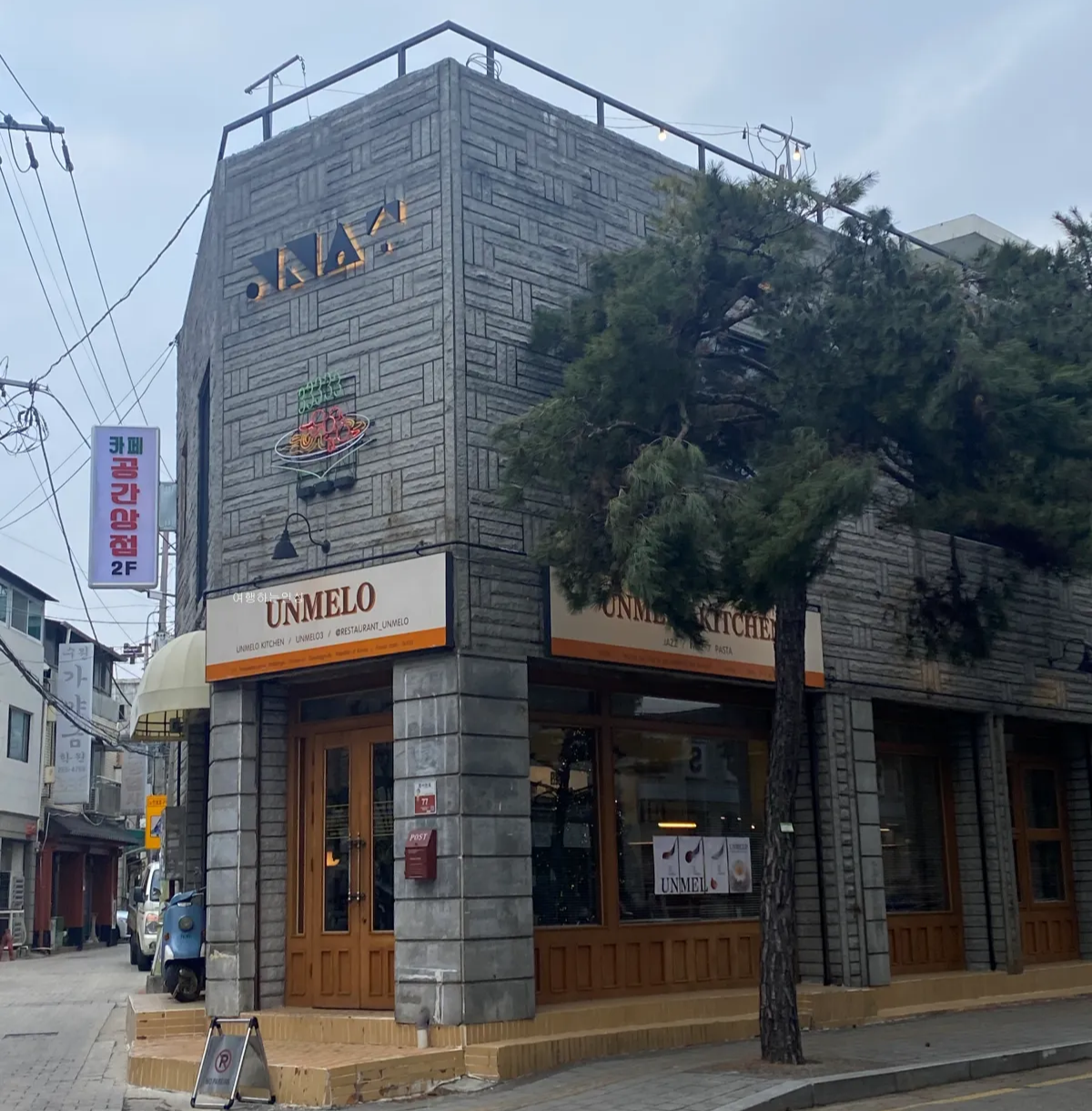 경기도-크리스마스-트리있는-분위기-좋은-카페-공간상점-part.2