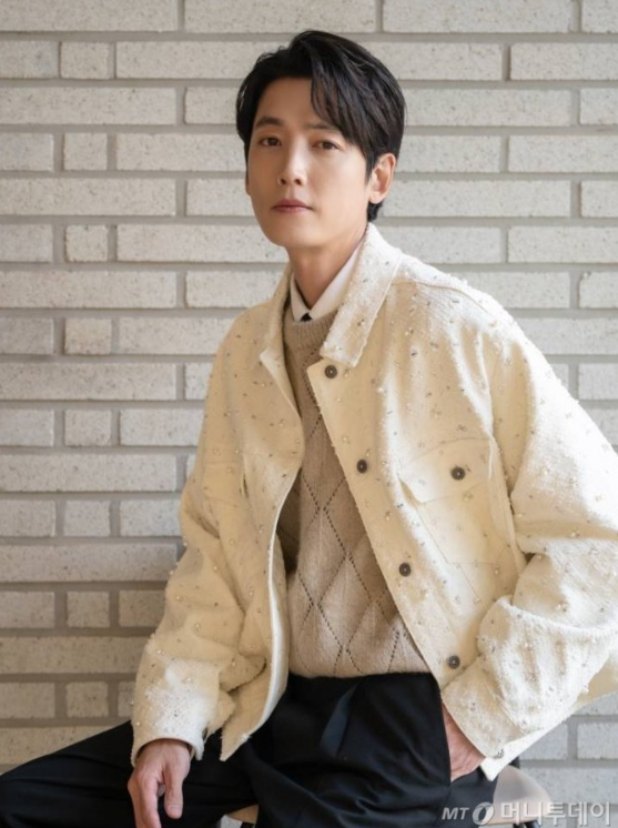 정경호 프로필 드라마 결혼 아버지 엄마 수영 나이 집안 연출 샴페인