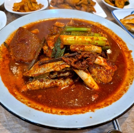 오거리식당-총리밥상-먹갈치조림-목포