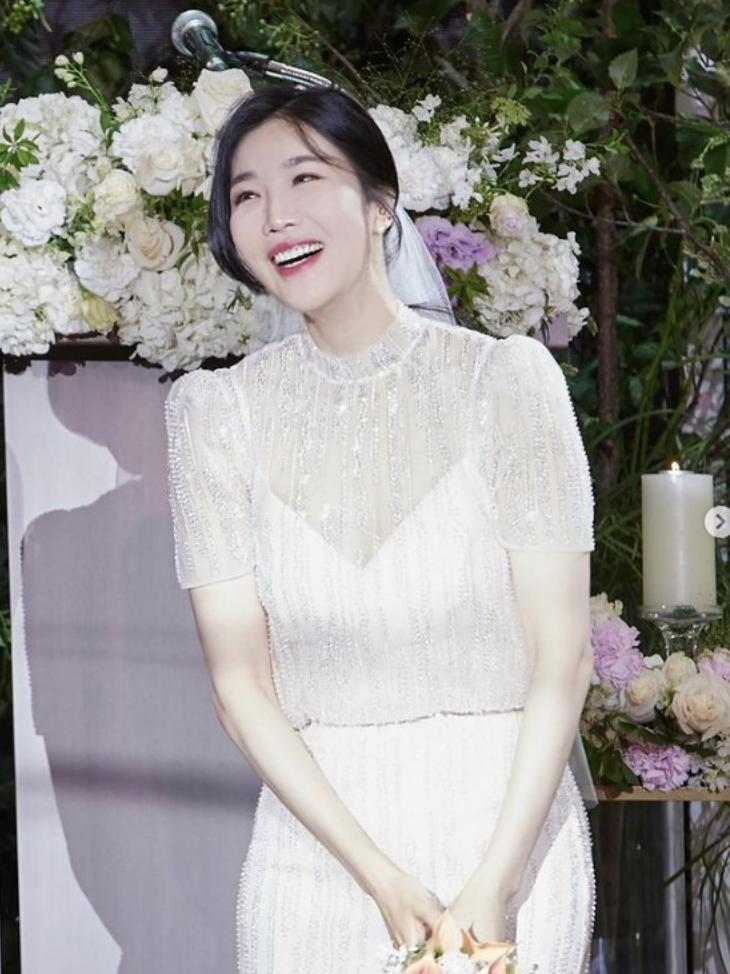 가수 이해리 결혼식 드레스 입은 모습