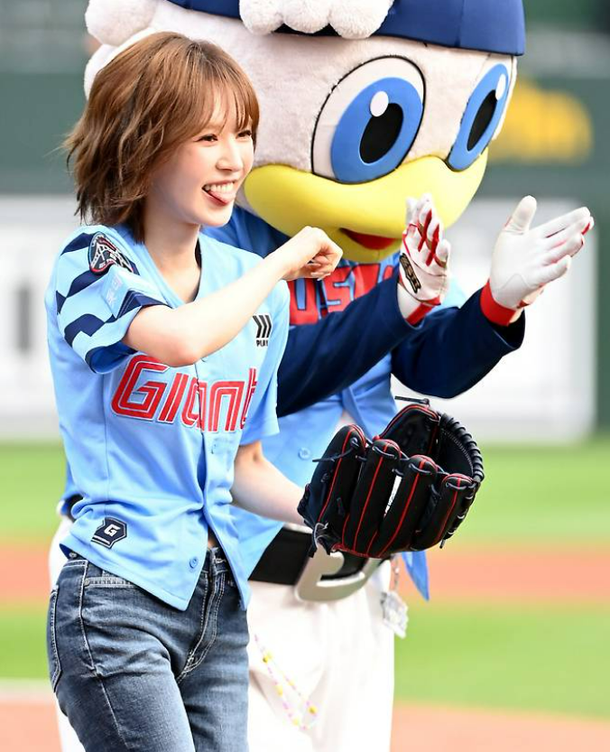 레드벨벳웬디사직역전승요정,웬디 시구,사직 야구장 롯데자이언츠,롯데 자이언츠 역전승,승리 요정 웬디,2025 크러시 페스티벌