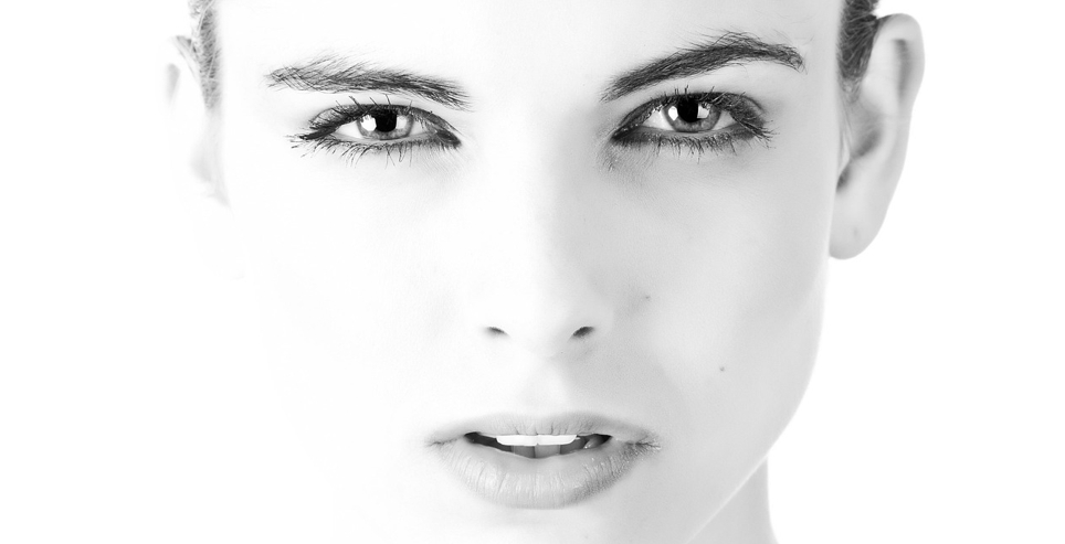 동안인 여자 사진