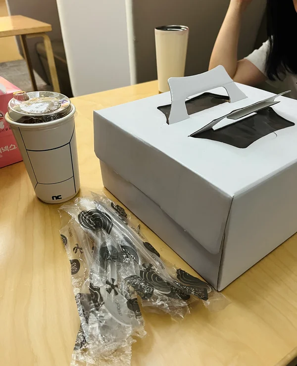 회사로 가져온 티라미수!