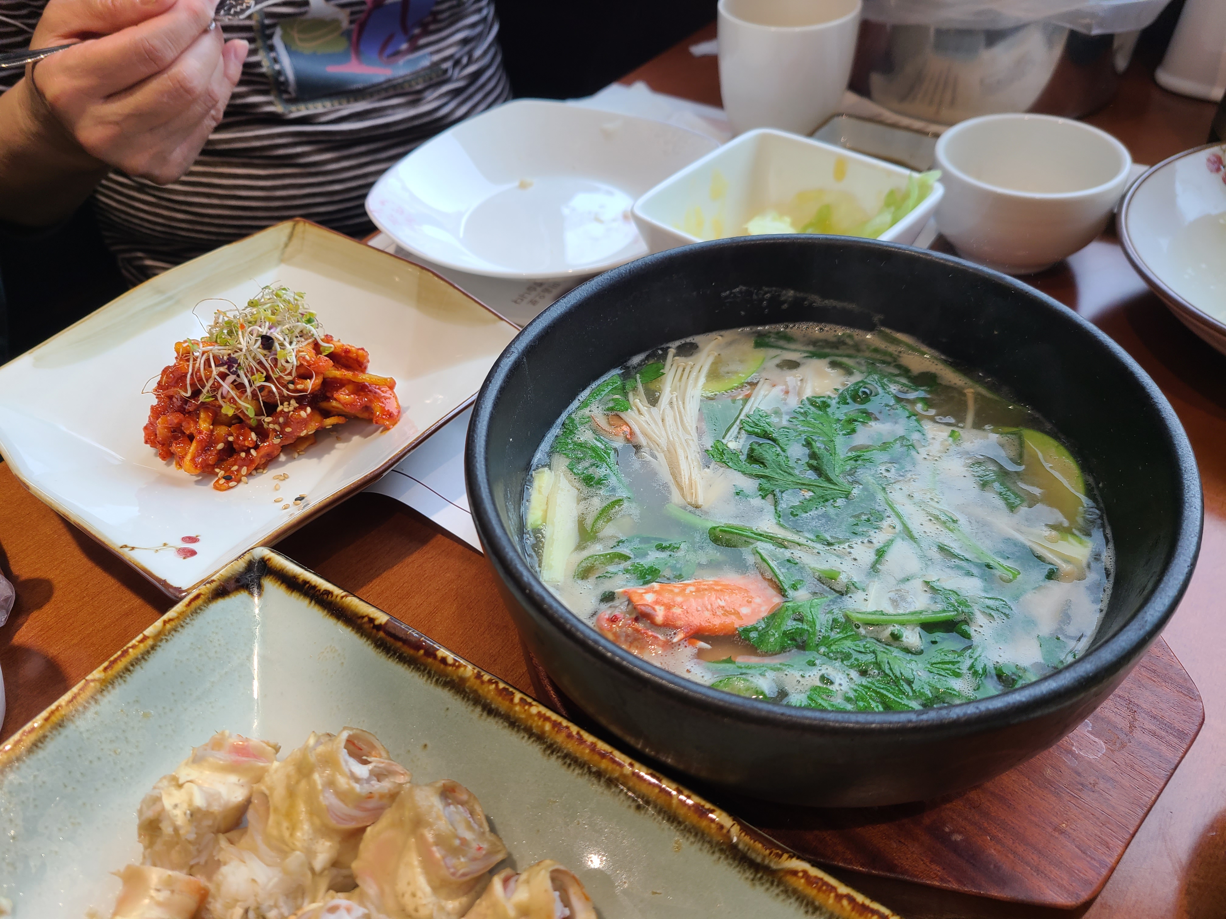 천안 대게나라 무말랭이와 대게탕