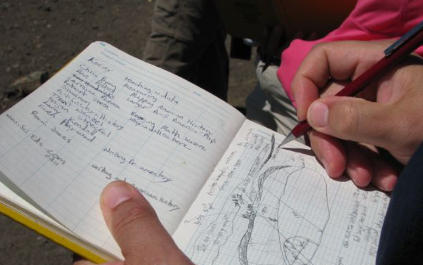 지질학 공부하는 사진