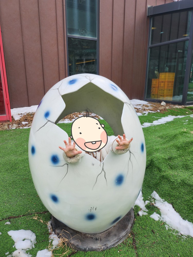 공룡알 속의 아이