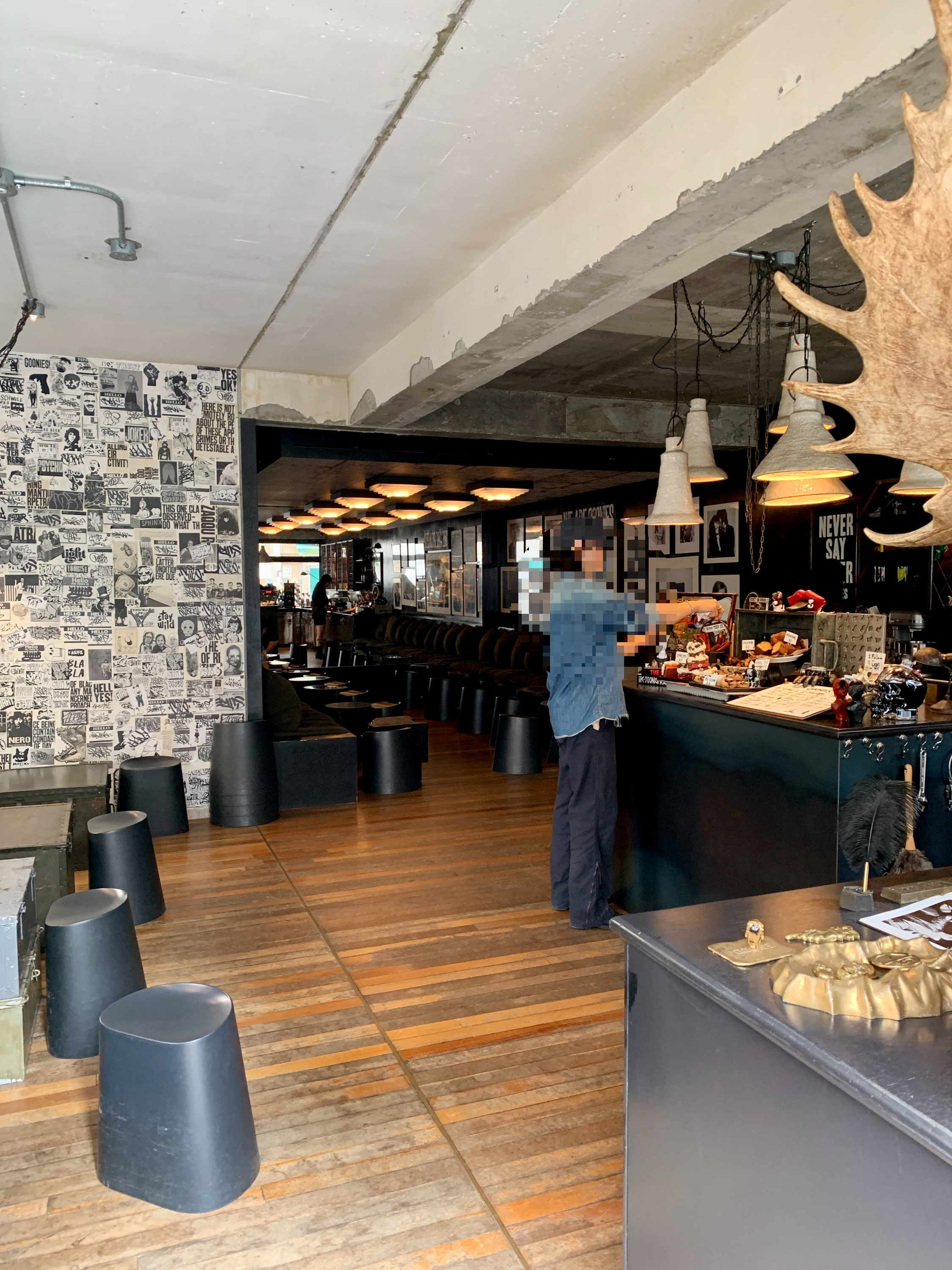 용리단길-힙한카페-할로윈카페-독특한카페-용산카페