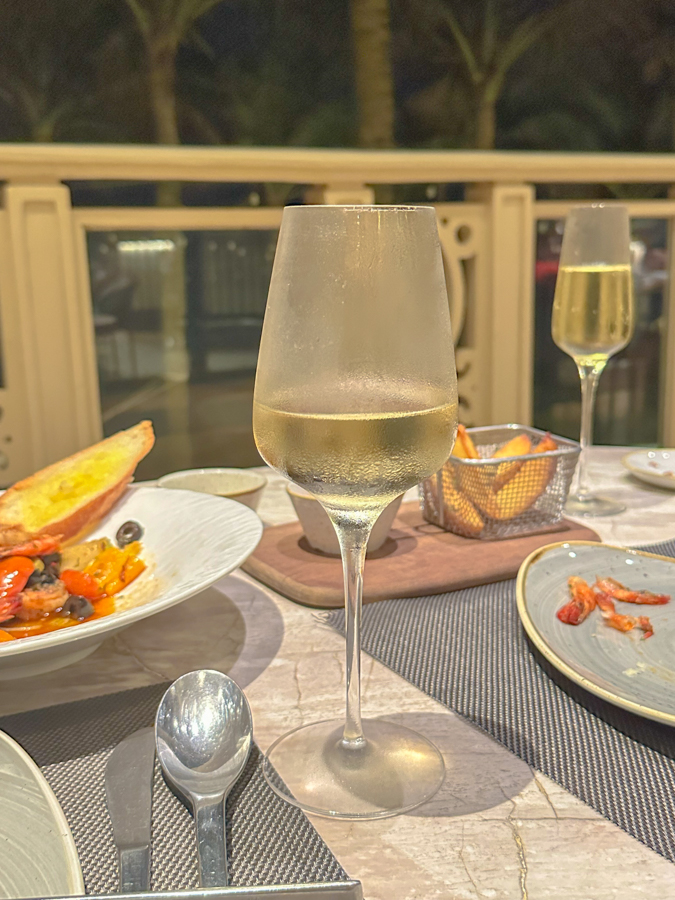 다낭 쉐라톤 그랜드 리조트 La Plage 화이트와인과 스파클링와인