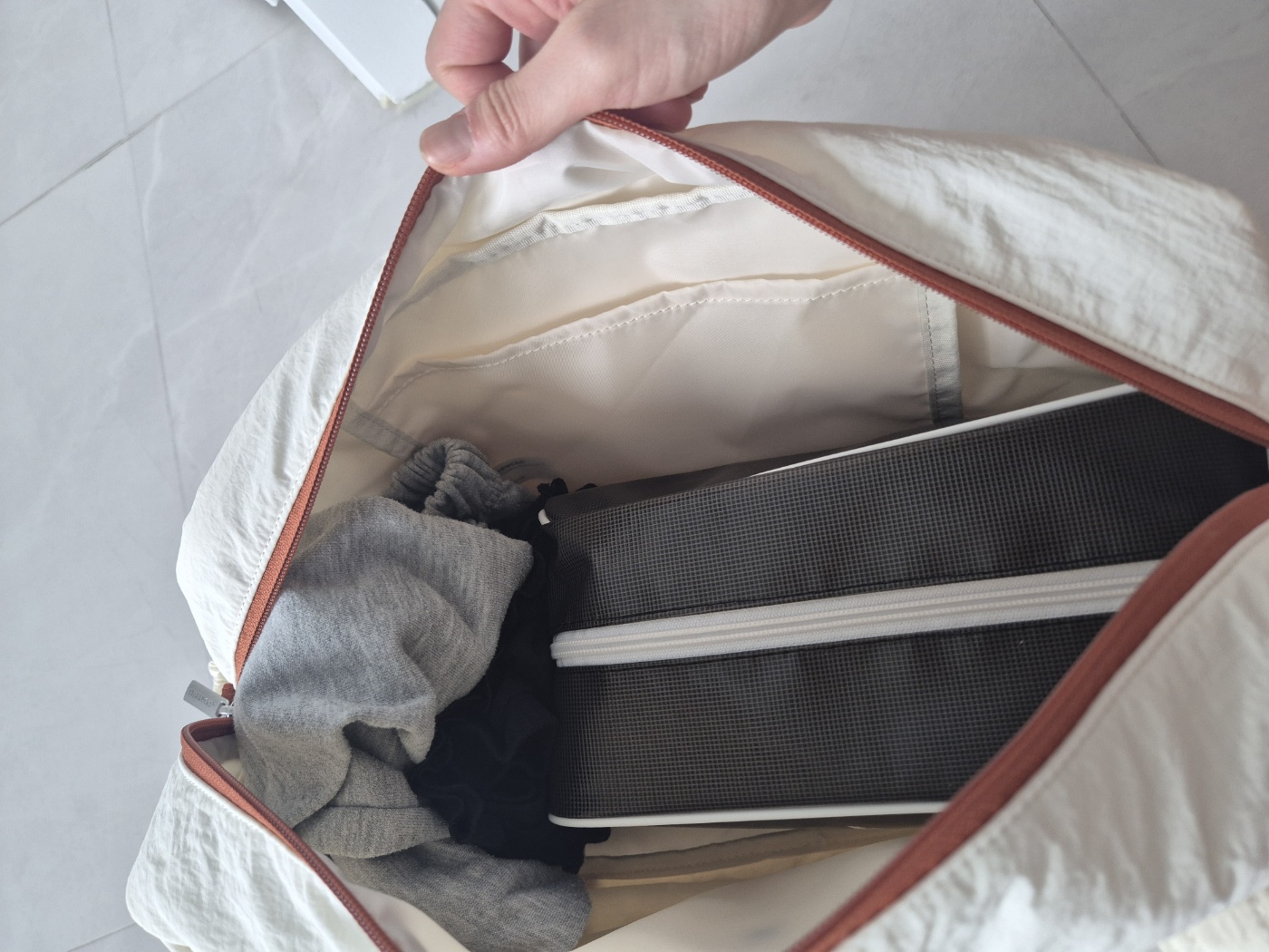 넉넉한 수납공간의 스타벅스 가방