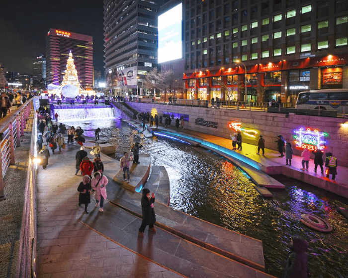 청계천 '서울 크리스마스 빛초롱 축제'