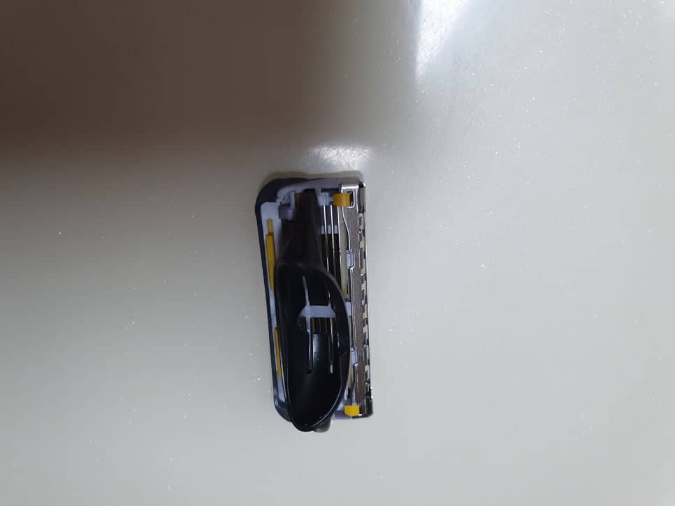 질레트 프로쉴드 옐로우