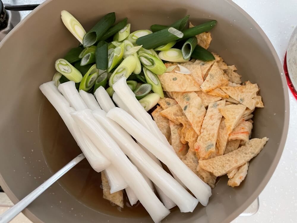 홈쿡 분모자 떡볶이 - 중불로 볶기