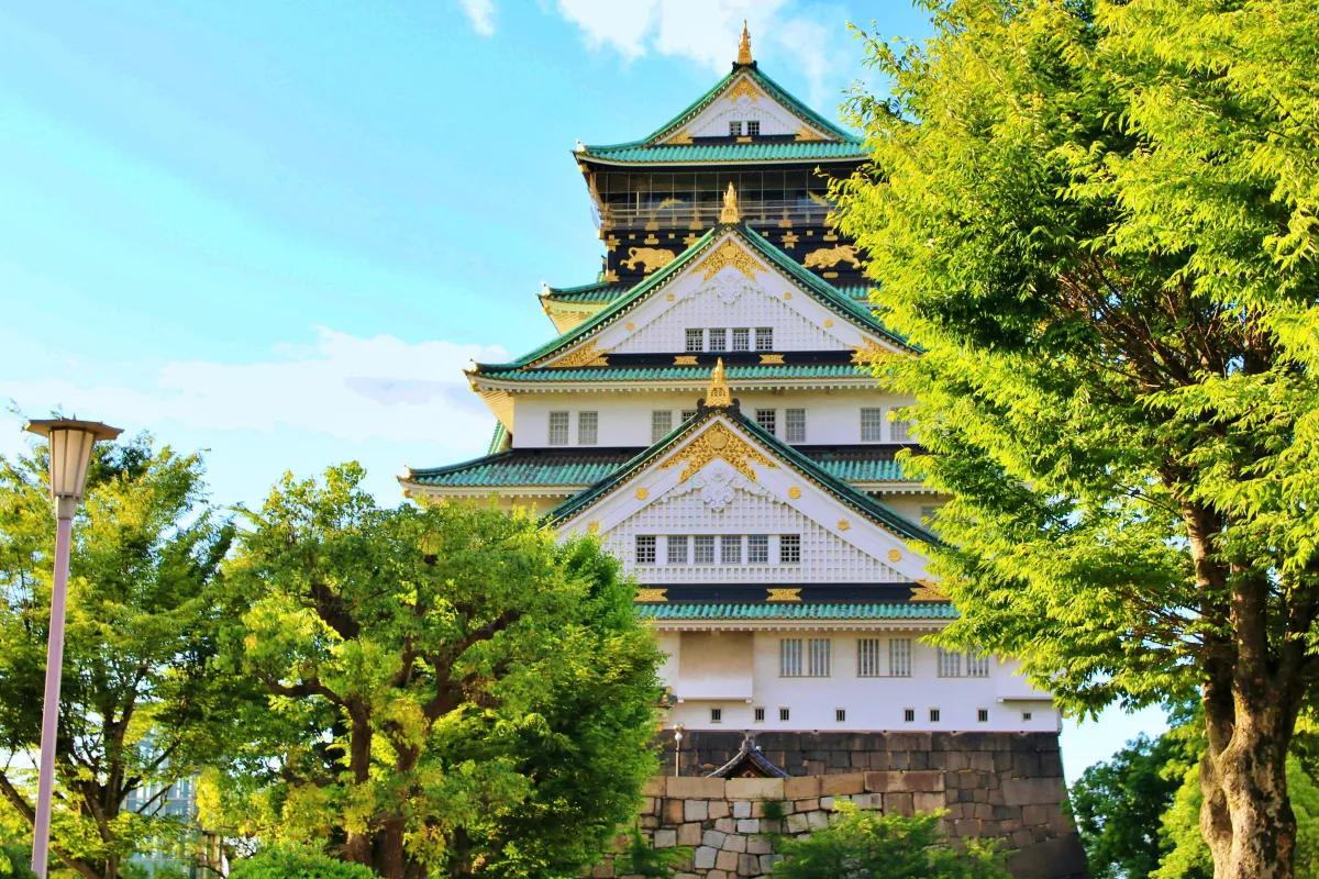 일본-오사카-오사카성과-멋진-나무-사진