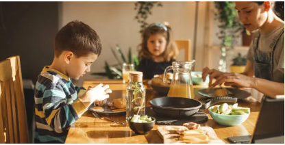 아이있는 집에 저녁식사 모습