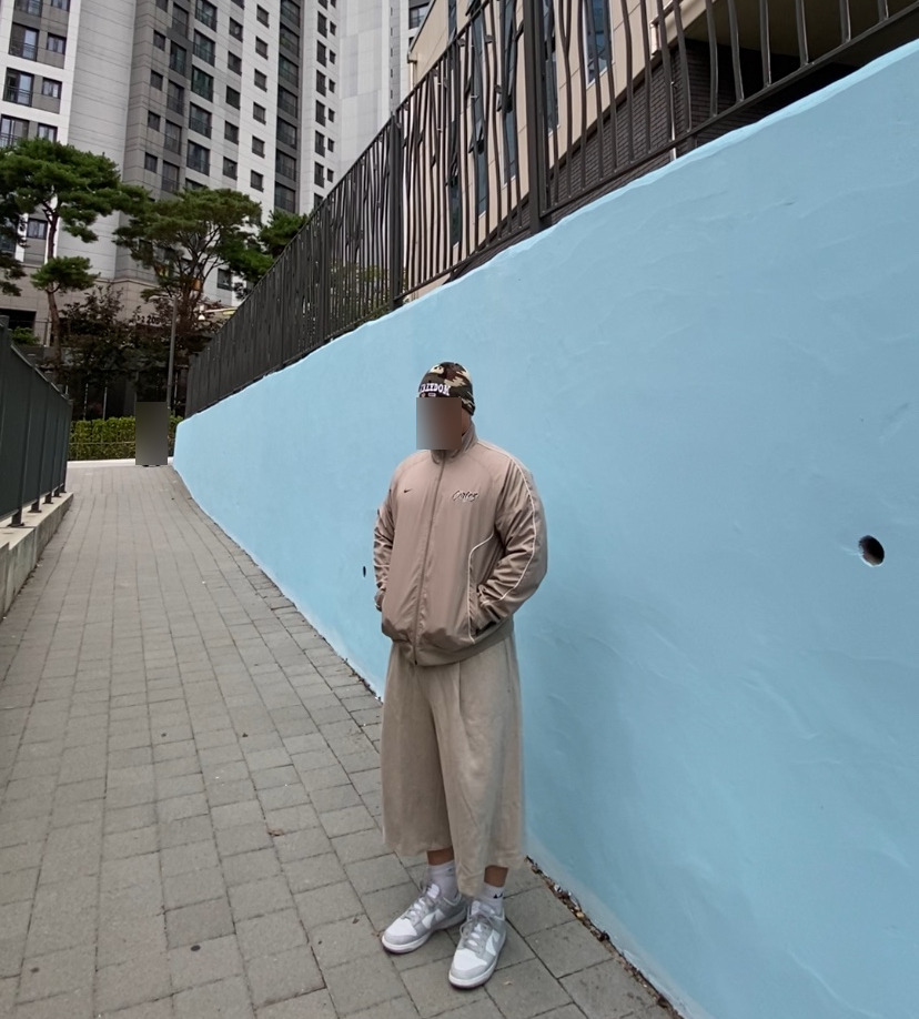 데일리룩('26. 9. 13.)1987 프리덤 카모 숏 비니, 나이키 코르테즈 빈티지 바람막이, 무신사스탠다드 버뮤다 스웨트팬츠, 나이키 양말, 나이키 덩크로우 레트로 그레이포그
