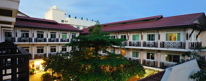 람부트리 빌리지 호텔