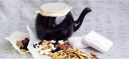 한약과 약탕기 이미지