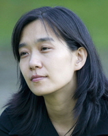 한강 작가 사진