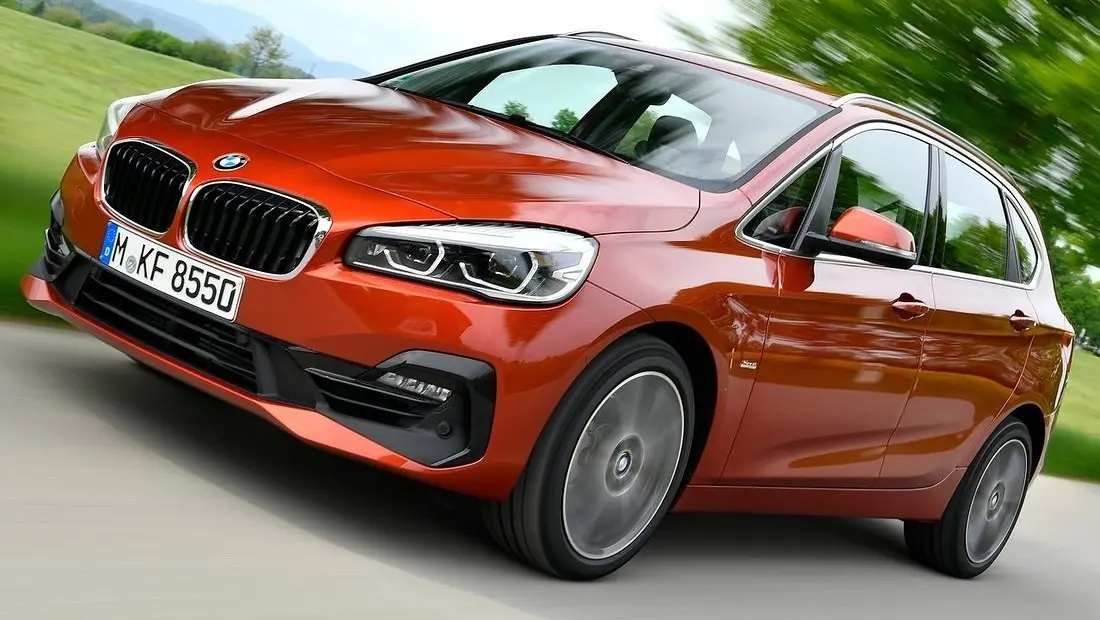 BMW 2시리즈 액티브 투어러 가격 실구매가 모의견적 제원 옵션 카탈로그 내부 색상 디자인 인테리어 편의사양 안전사양 총정리