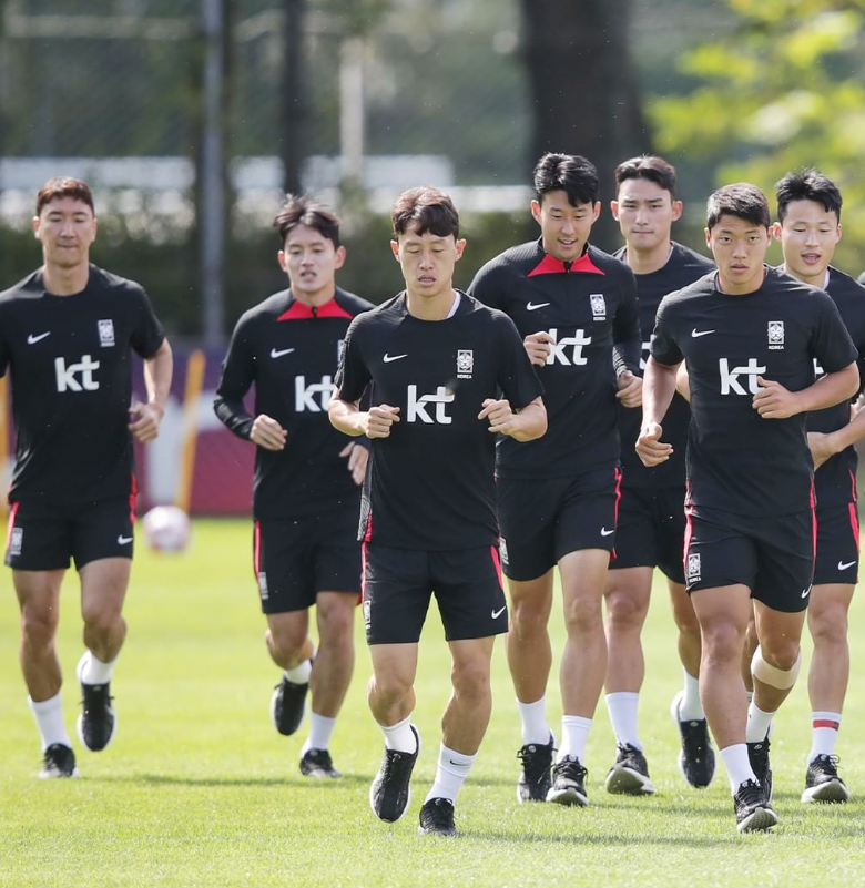 기본 훈련중인 축구국가대표팀