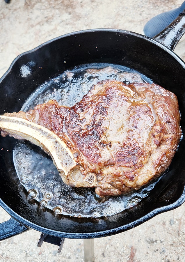 익어가는 토마호크 스테이크