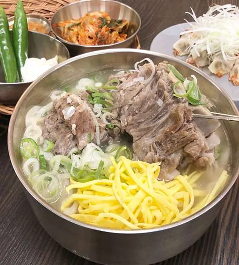 평이담백 뼈칼국수 본점