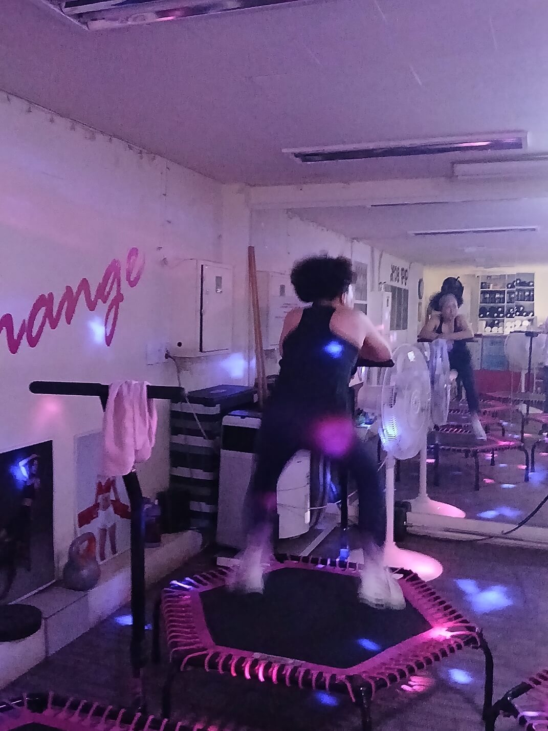 점핑운동센터에서 운동하는 나의 모습