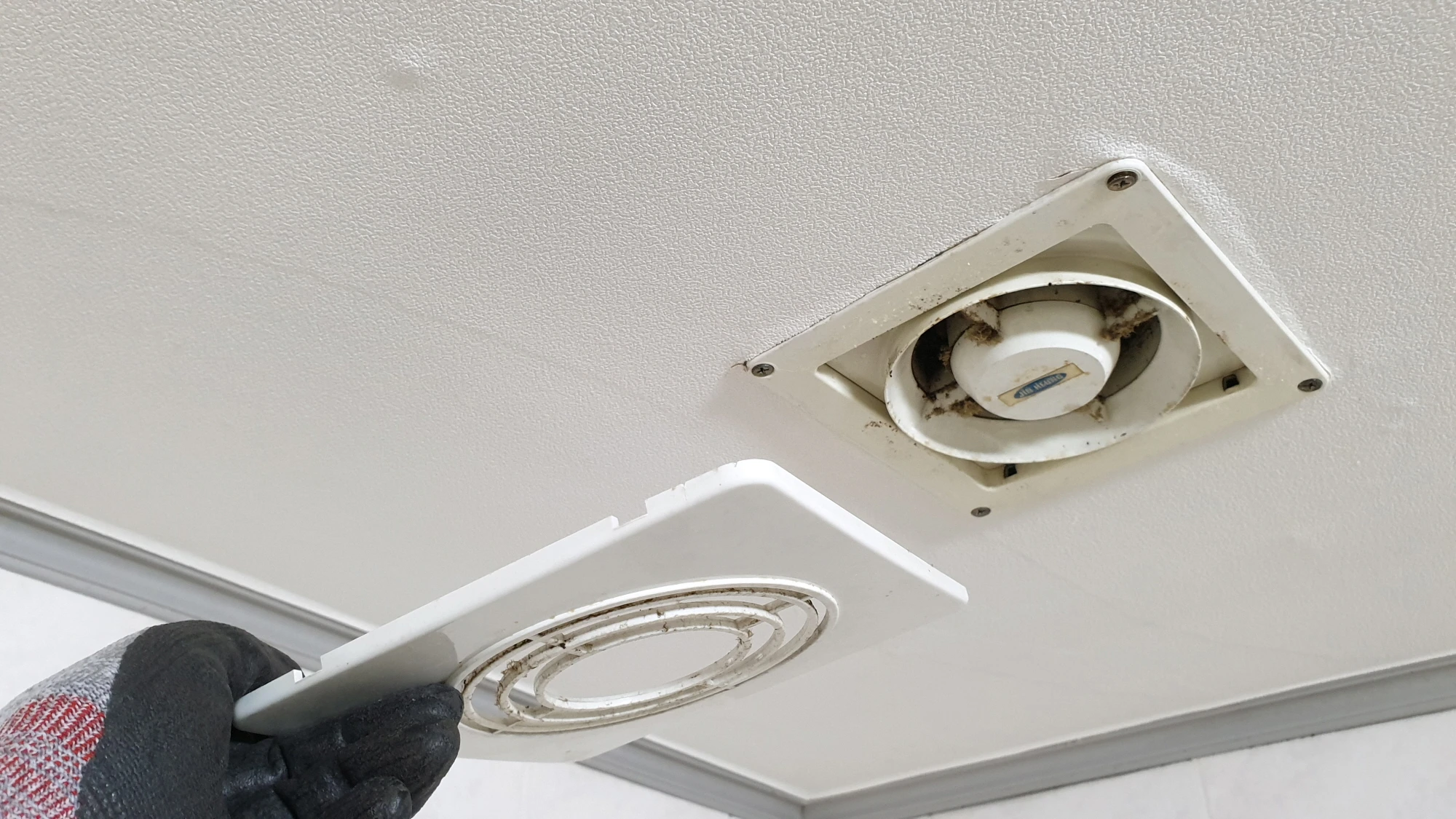 환풍기 커버 열린 모습