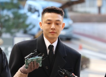 배우 유아인&amp;#44; 동성 성폭행 혐의로 입건