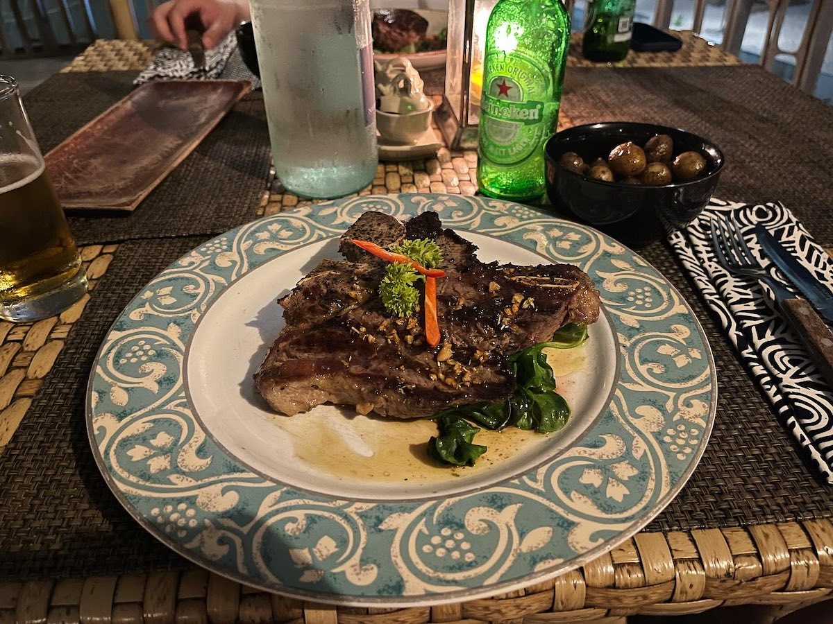 Pearl Beach Lounge