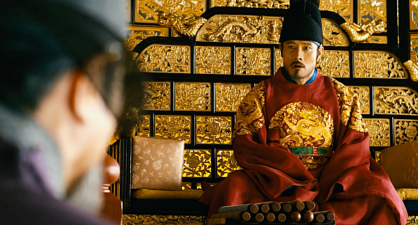 하선은 신하와의 갈등에 굴하지 않고 자신의 뜻을 펼친다