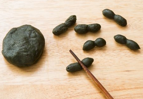 한국의 떡 종류 고치떡-쑥 고치떡