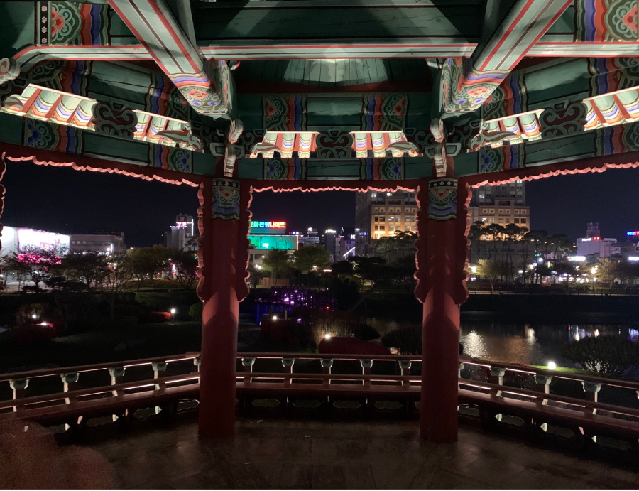 서산 호수 중앙공원 정자에서 호수 바라보기