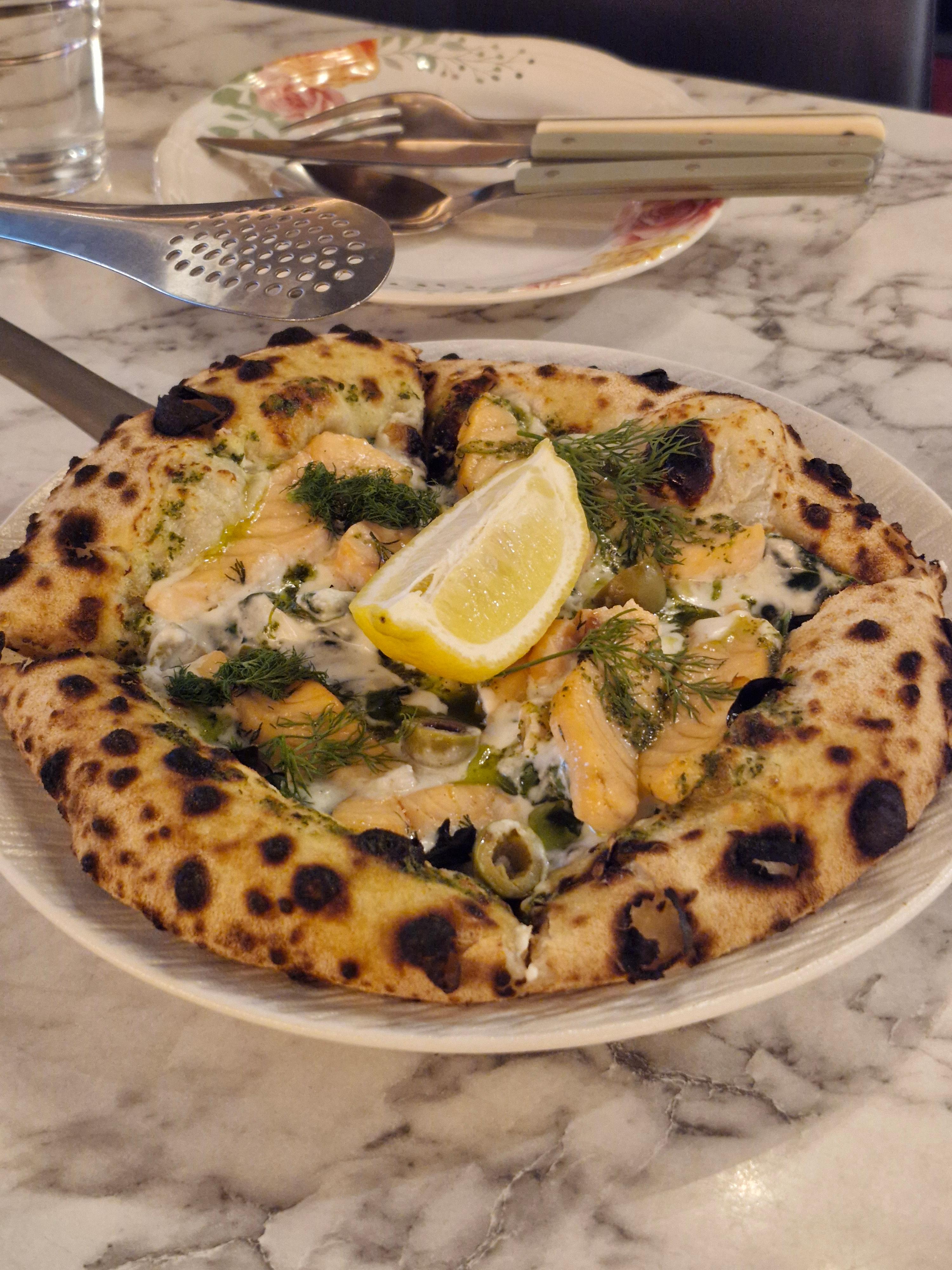 더 유로피안 시그니처 살몬 크림 피자