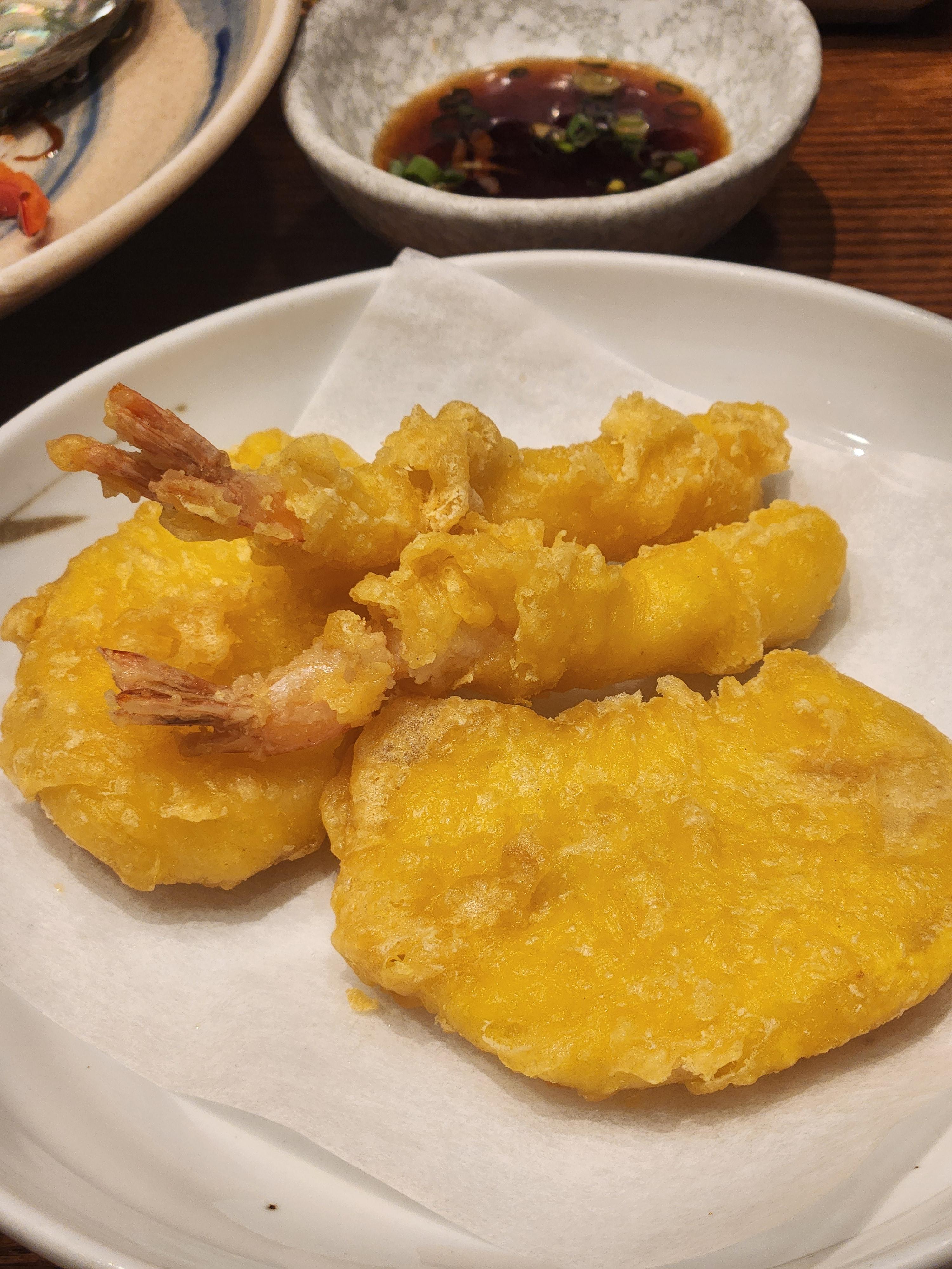 가매일식 점심 코스, 바삭하게 튀겨진 새우튀김과 달콤한 고구마튀김 한 접시