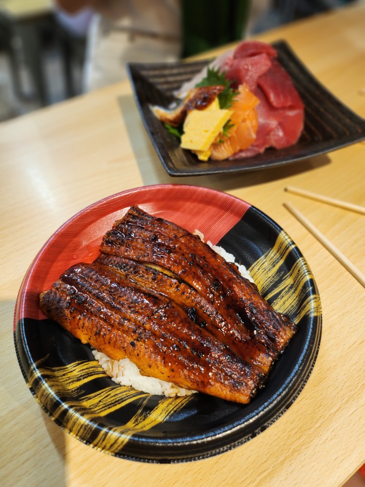 장어덮밥과 회덮밥