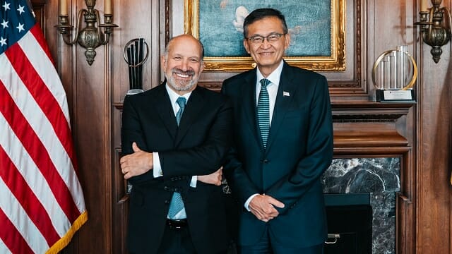 하워드 러트닉 미국 상무부 장관(왼쪽) / 립부 탄 인텔 CEO(오른쪽).