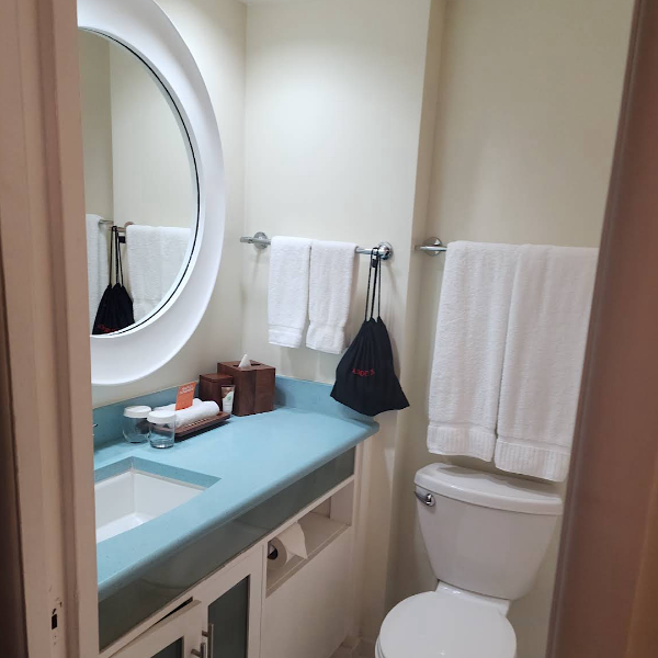 코코넛-와이키키-호텔-화장실-사진