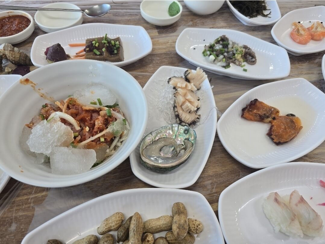 전복 물회 멍개 밑반찬