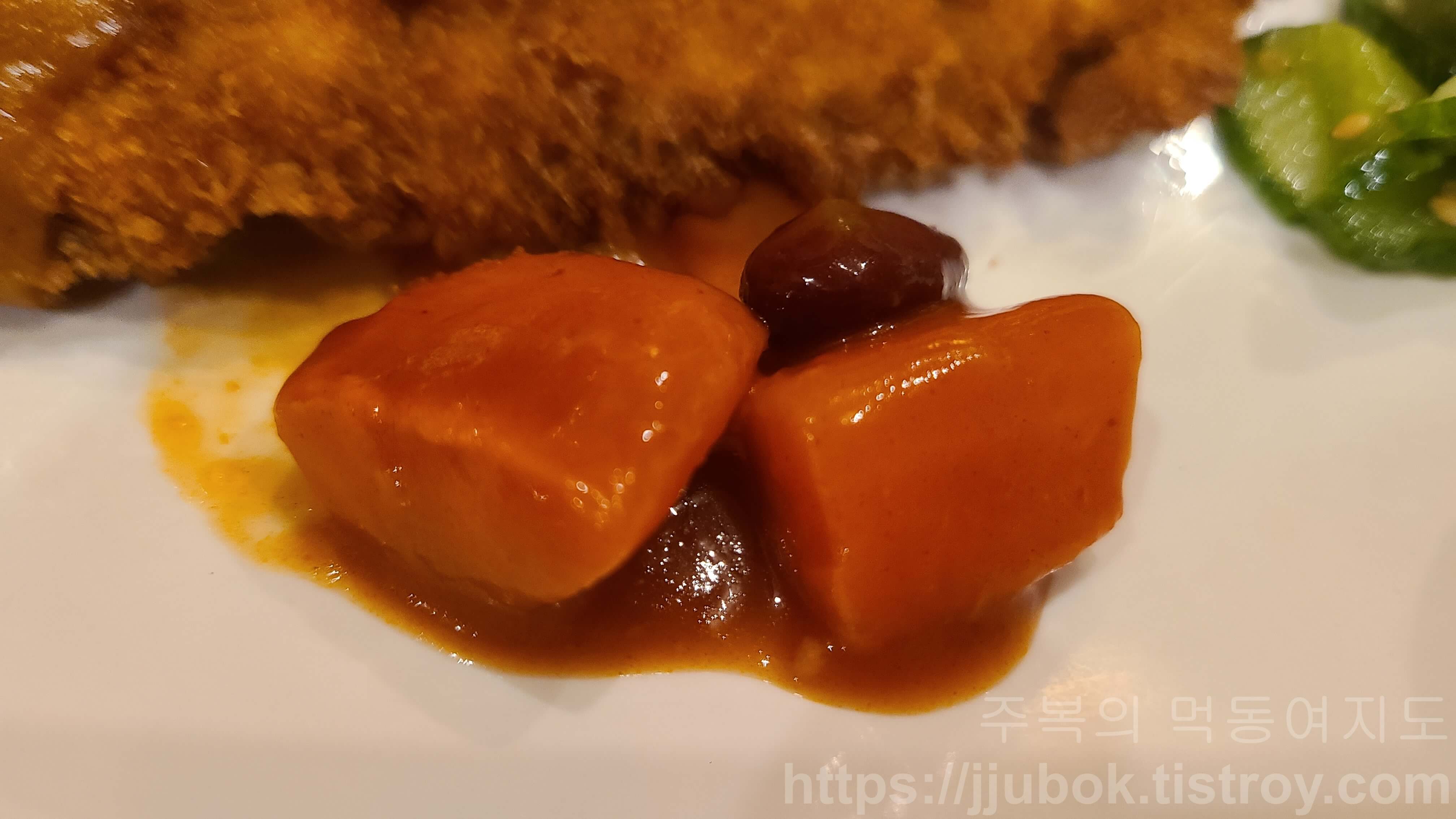잉글랜드-돈까스-토마토소스-당근
