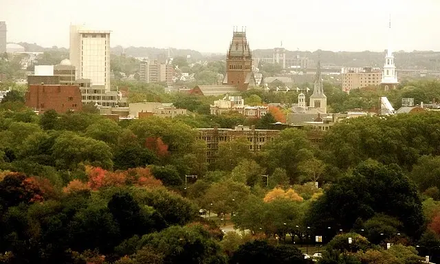 하버드 대학교 전경 (출처: Wikimedia Commons)