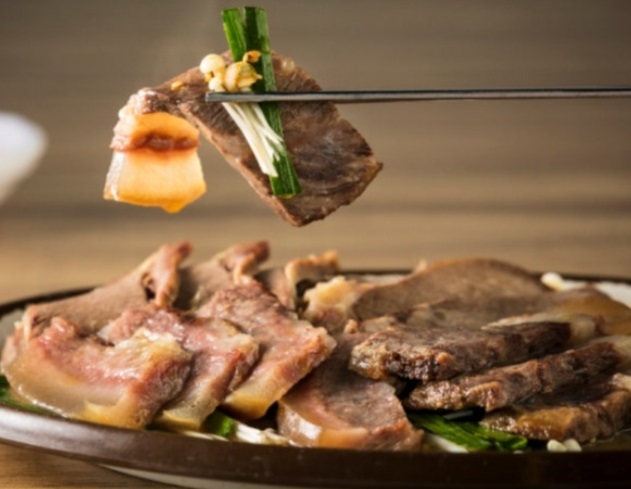 수원-선지해장국-45년전통-유치회관-수육무침