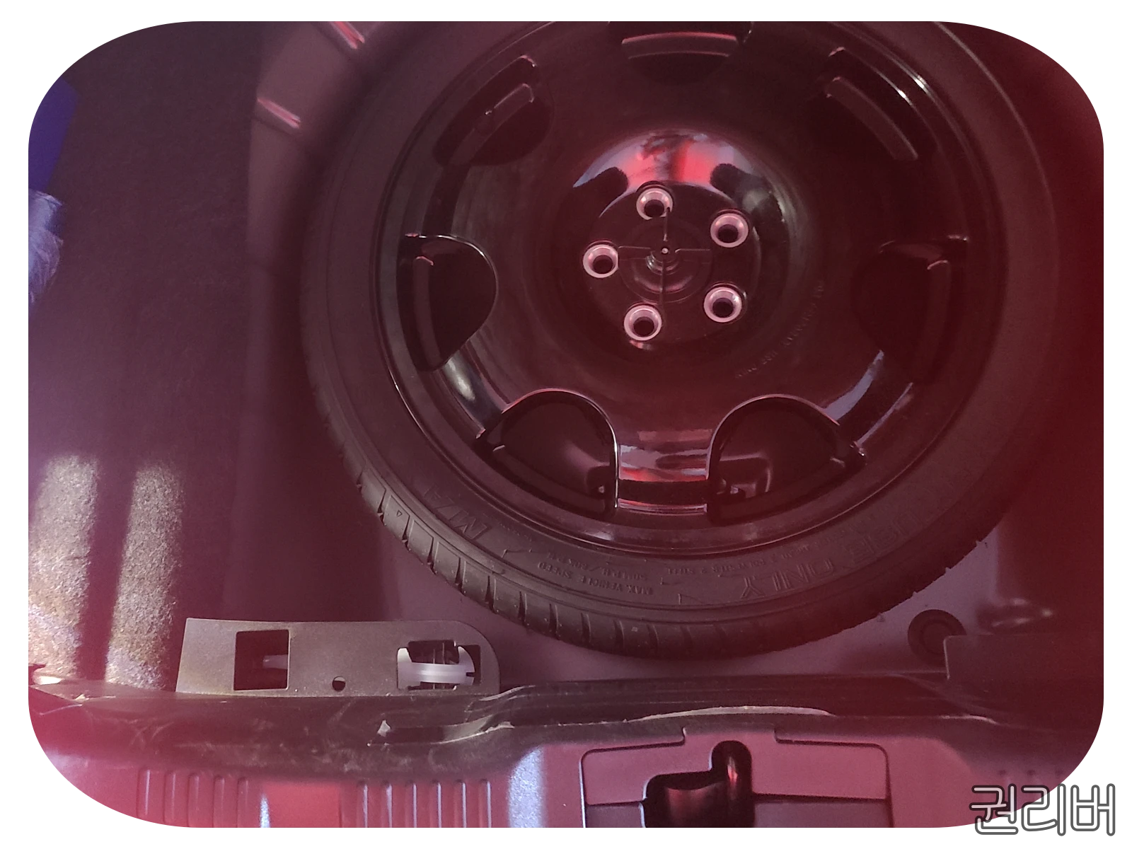 머스탱-트렁크-내부