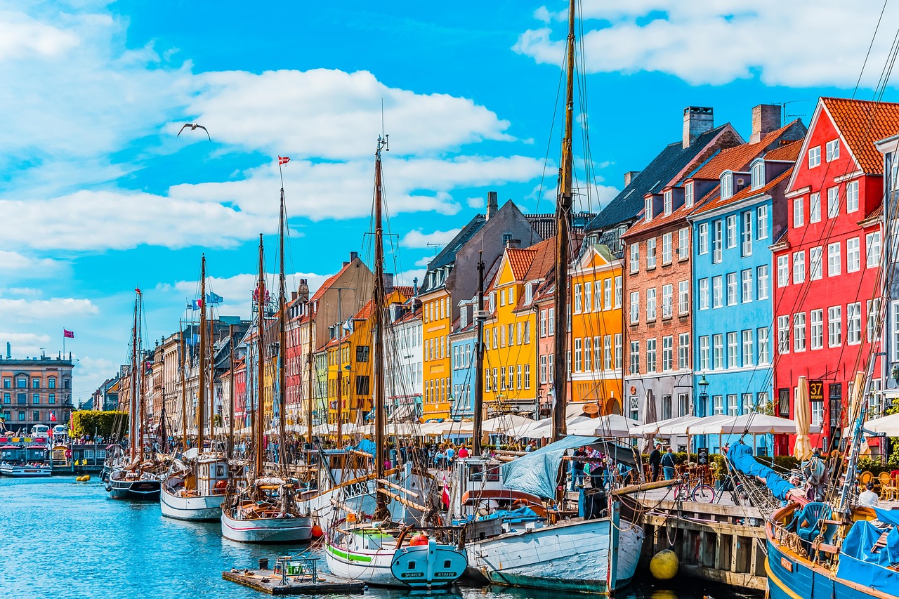 뉘하운(Nyhavn) – 알록달록한 항구 거리